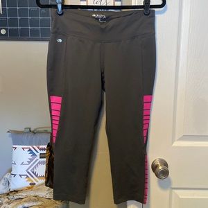 ideology dark grey and pink capri leggings    #299